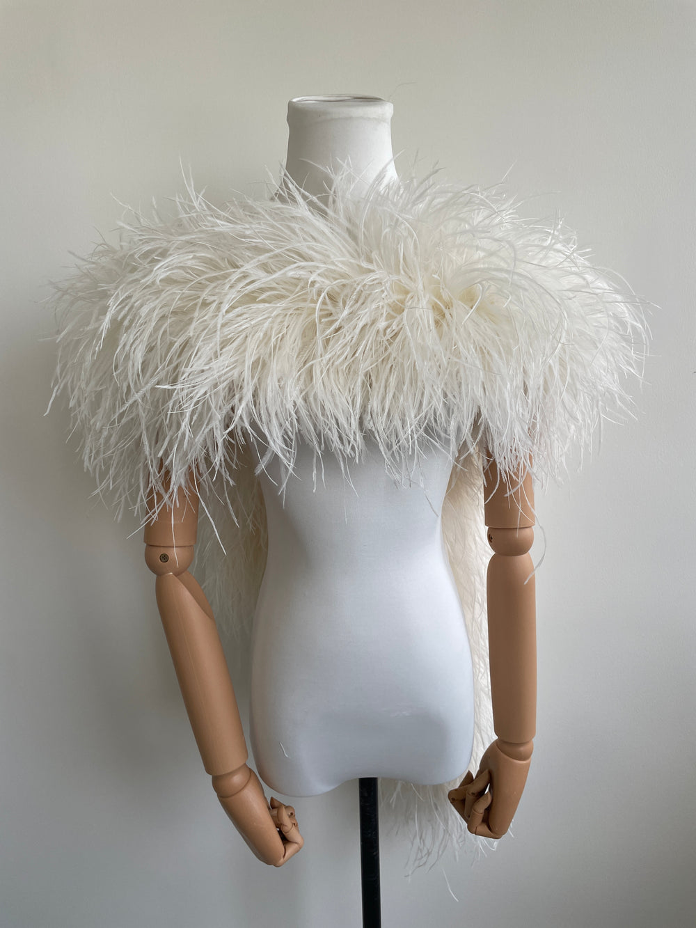 Ivory Ostrich Feather Boa Shawl – Elegant Feather Wrap